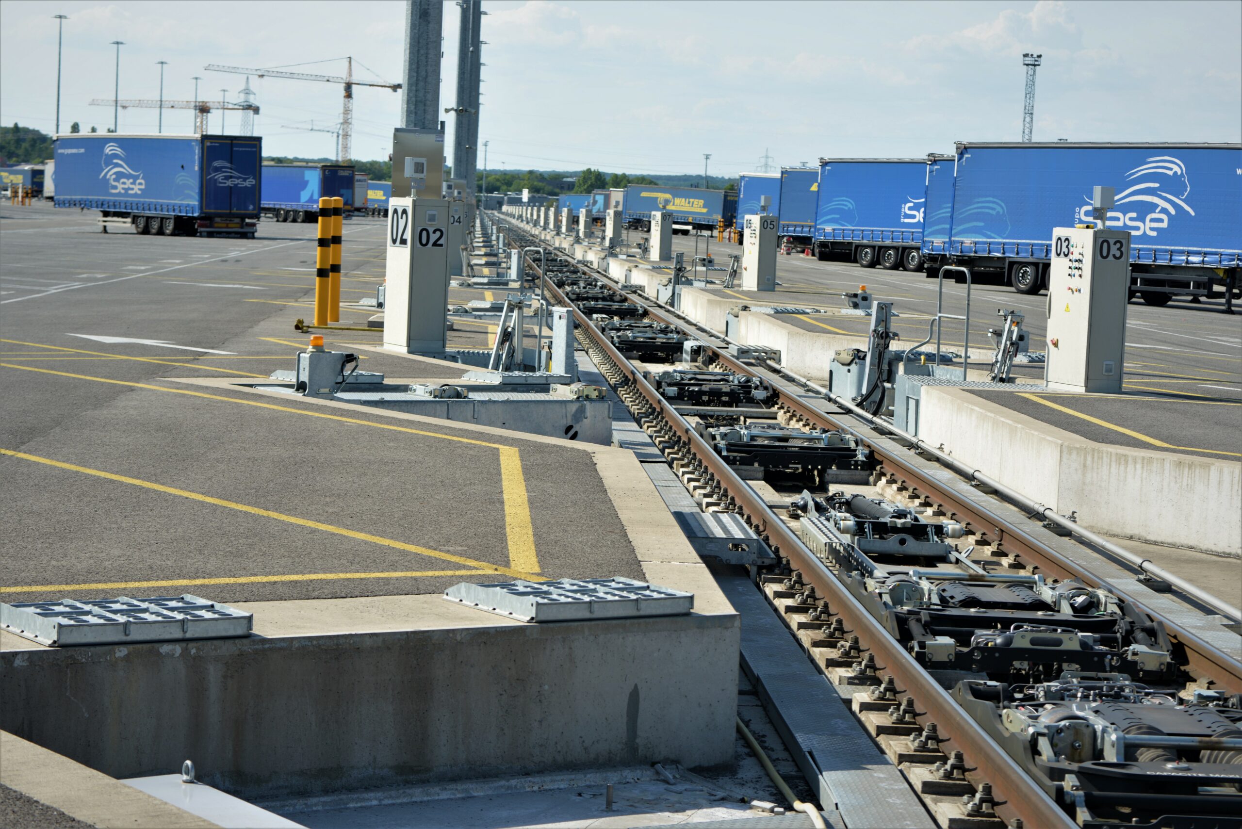 CFL trailer wagons LOHR