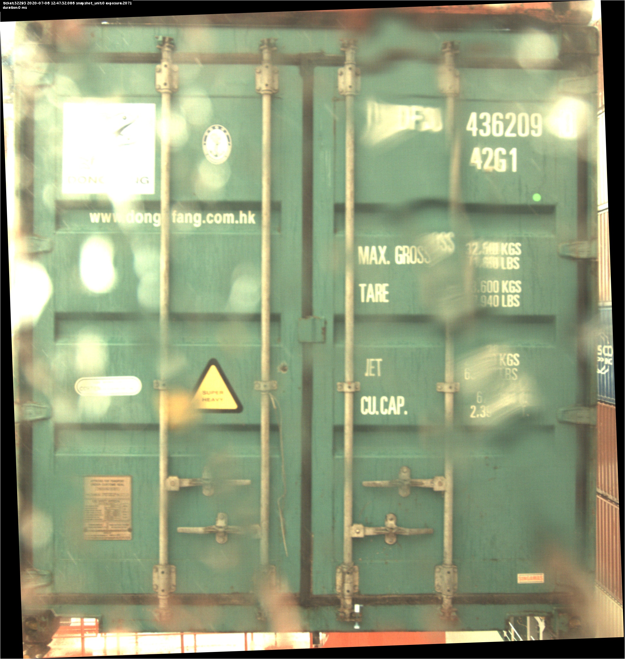 lane_QC07-ticket_00032293-dir_out-l_0-chas_000-trig_002-seg_000-camera_Starboard1-view_ContainerFront-type_ocr-mask_0000001000000000000-id_2-result_- OCR image of container showing rain drops